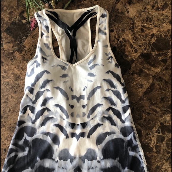 Lululemon Dance To Yoga Tank
Pretty Plume Angel Wing Black / Black - Picture 3 of 8